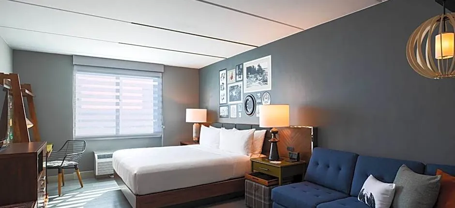 Renaissance by Marriott Minneapolis Bloomington Hotel