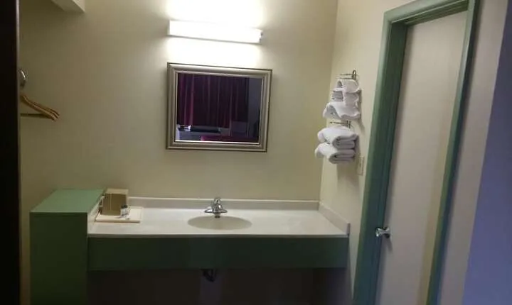 Super 7 Motel Sedalia