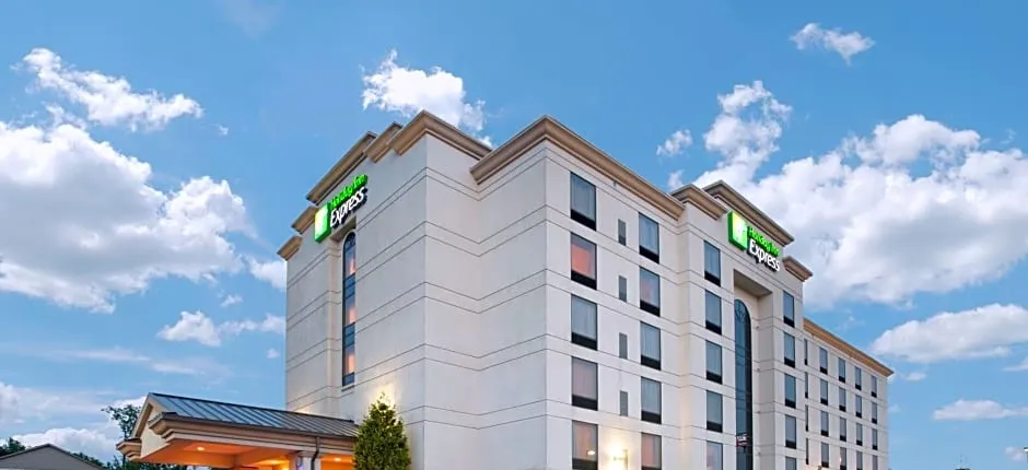 Holiday Inn Express & Suites Bloomington By IHG
