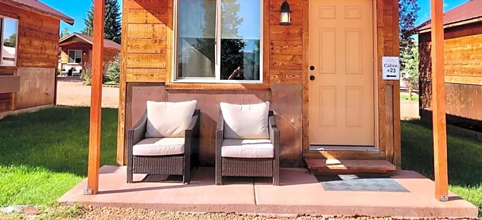 Mountain Ridge Cabins & Lodging Between Bryce and Zion National Park
