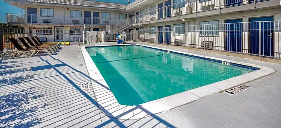 Motel 6 Fort Worth, TX East