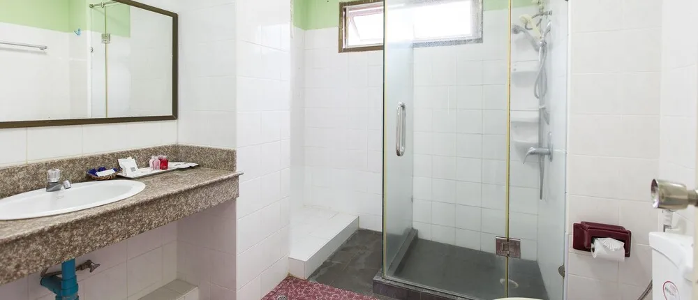 Barefoot Hotel Kalim Beach Front