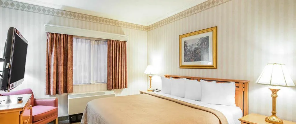 QUALITY SUITES HISTORIC DOWNTOWN