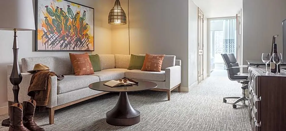 Hotel Contessa- Luxury Suites on the Riverwalk