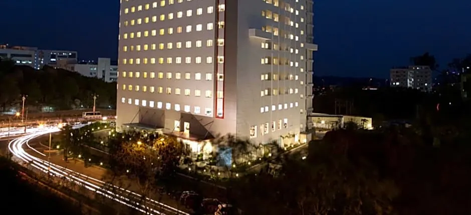 Red Fox by Lemon Tree Hotels, Hyderabad