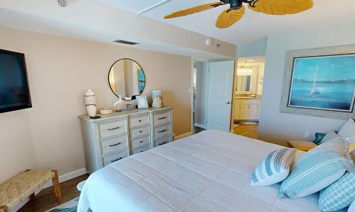 Inlet Reef 605 2 Bedroom Condo by RedAwning