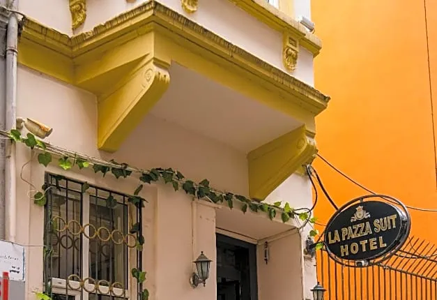La Pazza Suites
