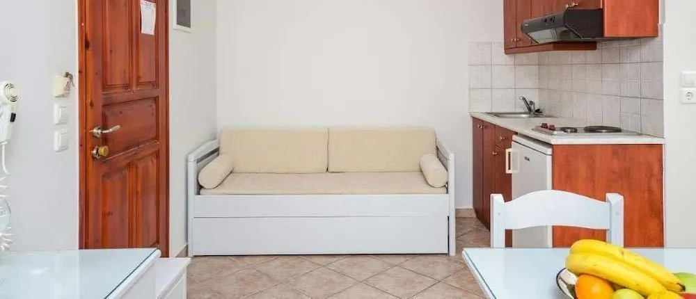 Plaka Hotel I