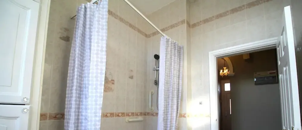 Large 3 Bed Bungalow - Beautiful Refurb - Garden