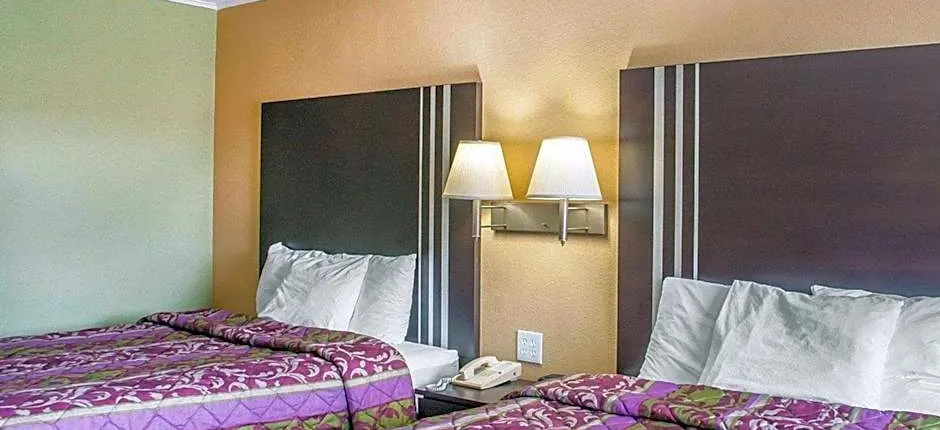 Amherst Inn & Suites