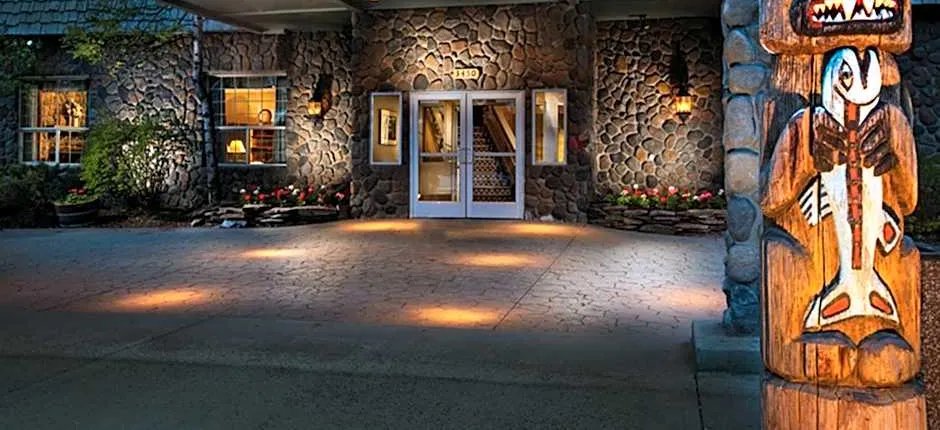 Coast Inn at Lake Hood