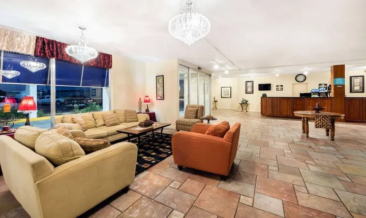 Howard Johnson by Wyndham Burlington