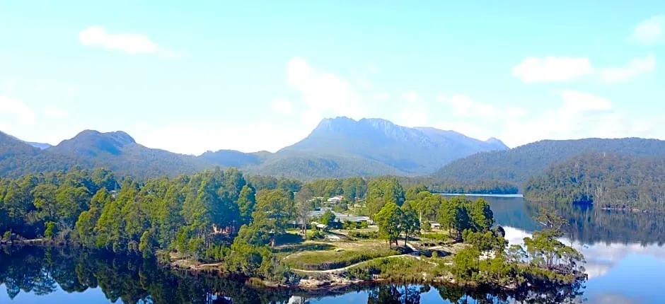 Tullah Lakeside Lodge