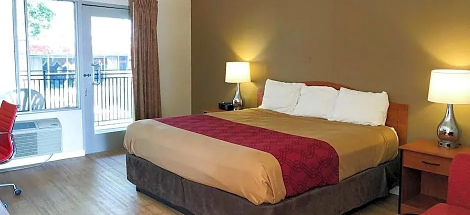 The Garden Inn Oakland Airport