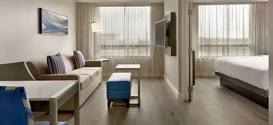 Embassy Suites by Hilton Montreal Airport