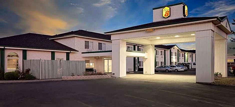 Super 8 by Wyndham Battle Mountain