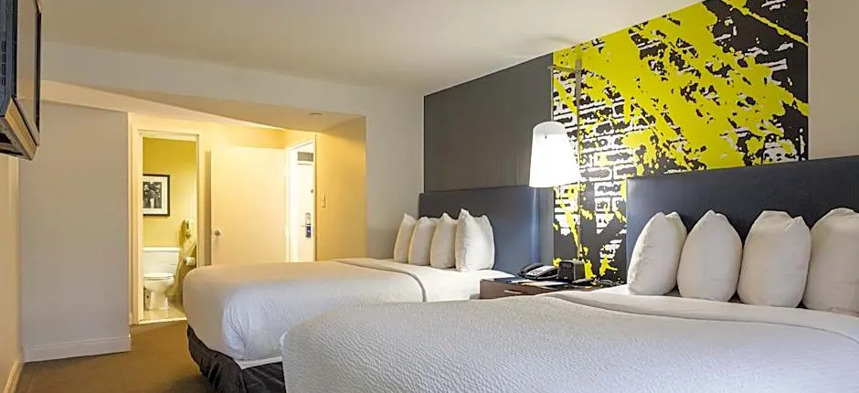 Comfort Inn & Suites Baltimore Inner Harbor