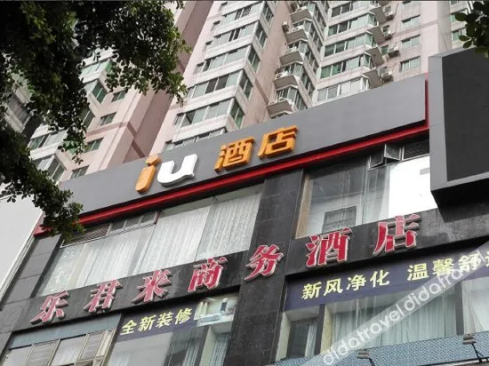 Locals Hotel (Guangzhou Sports Center Linhexi Metro Station)