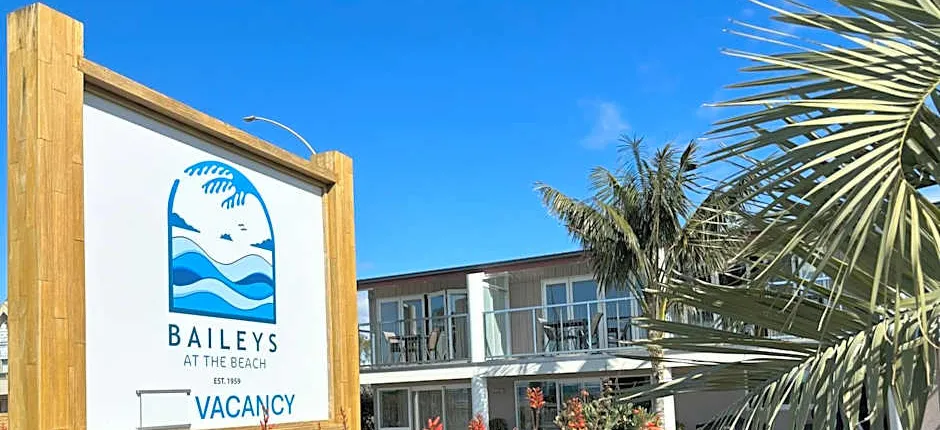 Baileys At The Beach Motel