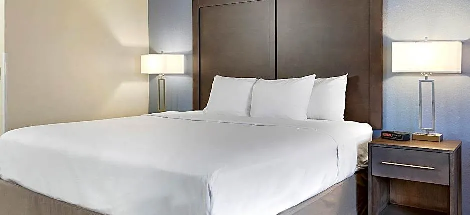 Days Inn & Conference Center by Wyndham Ellensburg