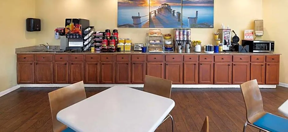 Days Inn by Wyndham Biloxi Beach