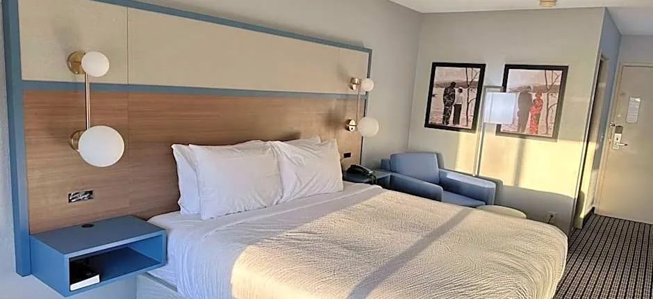 AmericInn by Wyndham Reedsburg