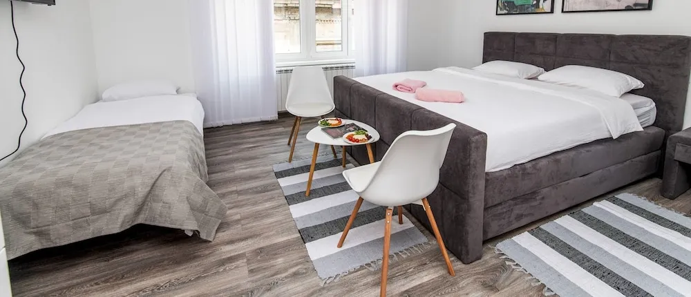 Modern Newly Refurbished Studio! Main Street