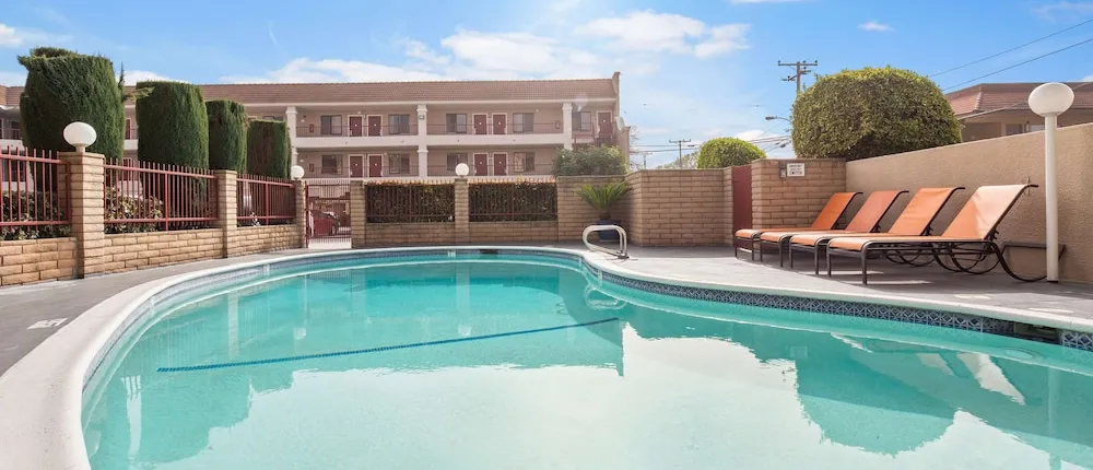 Best Western Pasadena Royale Inn & Suites