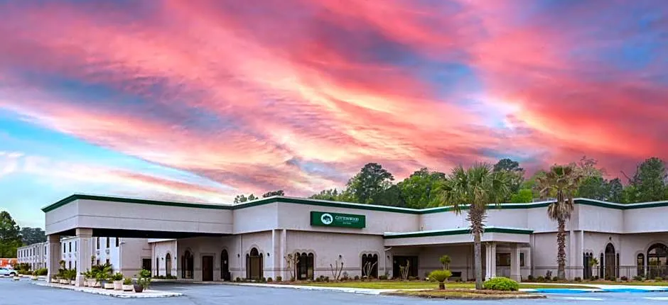 Cottonwood Suites Savannah Hotel & Conference Center