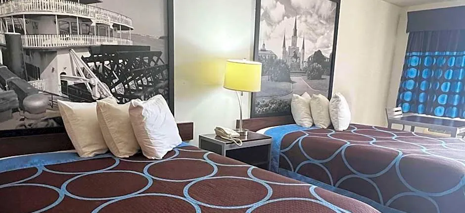 Super 8 by Wyndham Slidell