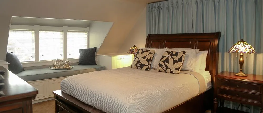 Almondy Inn