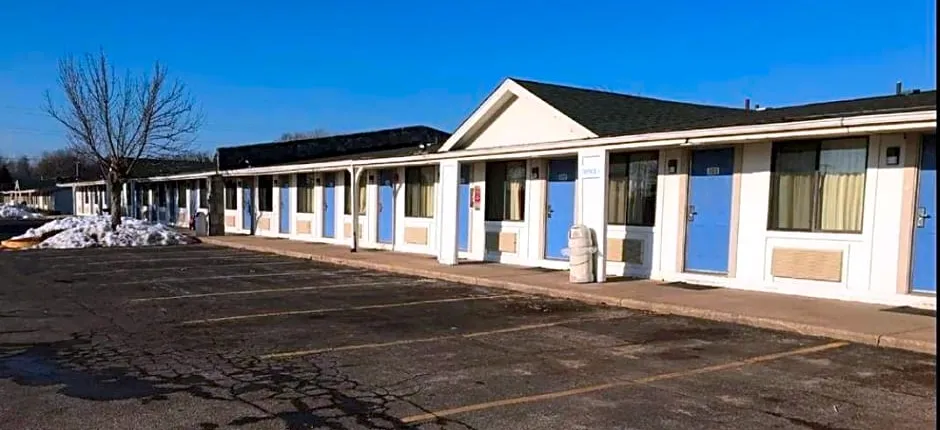 Travelodge by Wyndham Benton Harbor MI