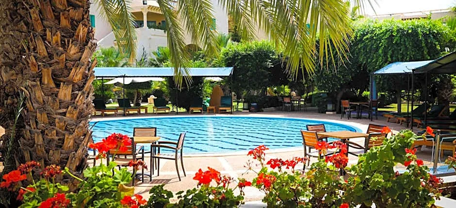 Suites hôtel les charmilles & spa