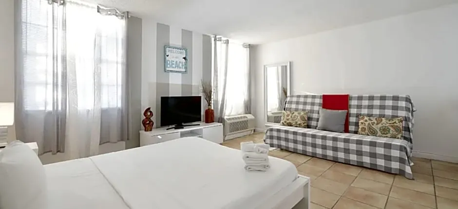 Art Deco Ocean Walk Apartments