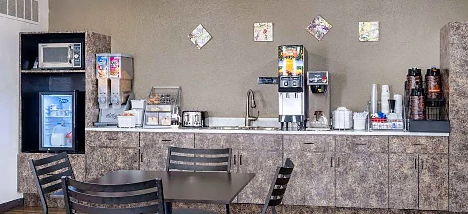 Super 8 by Wyndham Owatonna