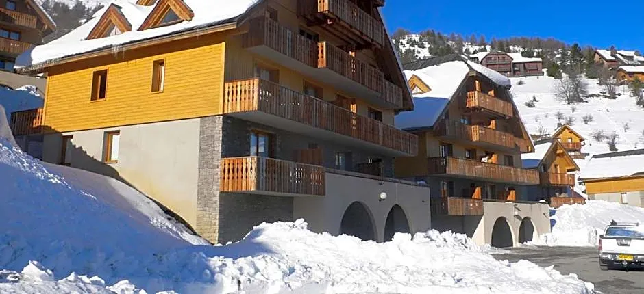 Chalets de Praroustan by Actisource