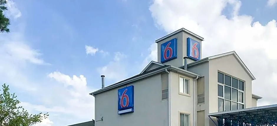 Motel 6-Statesville, NC