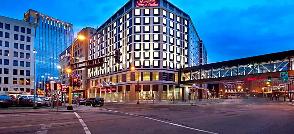 Hampton Inn By Hilton & Suites Minneapolis/Downtown