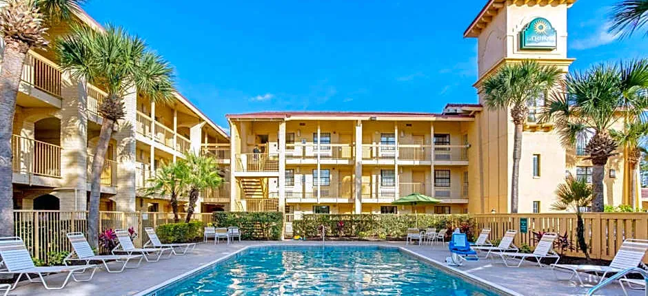 La Quinta Inn & Suites by Wyndham Orlando Airport West