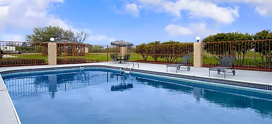 Super 8 by Wyndham Rayville