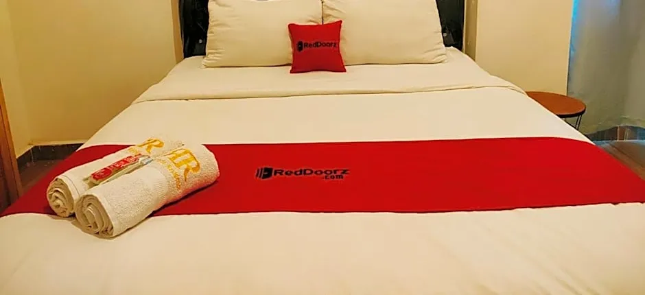 Oyo 1957 Riverside Residence