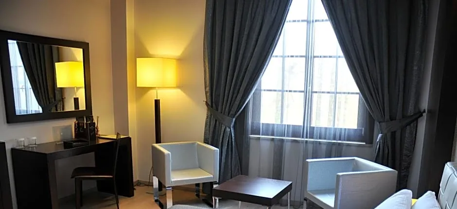 MonarC Hotel