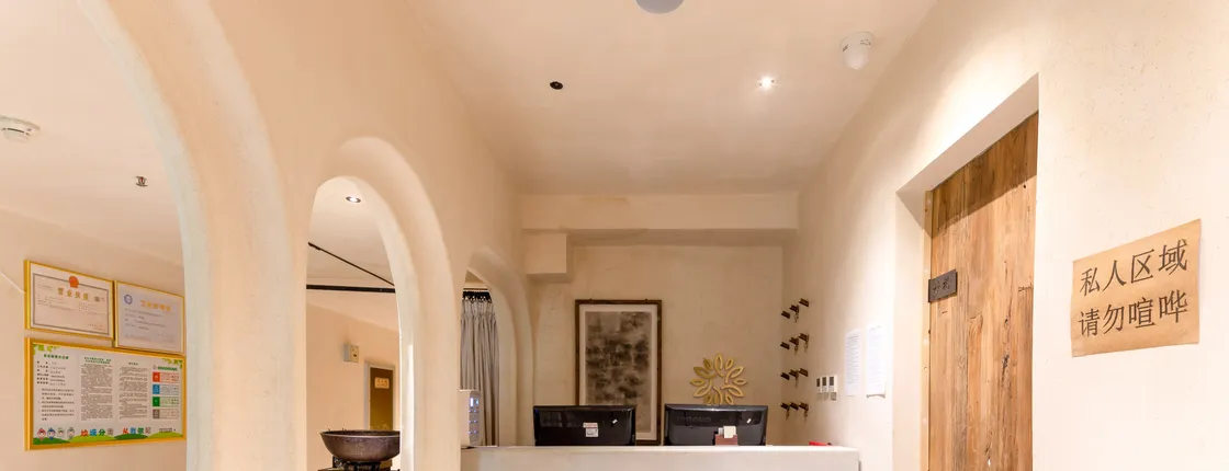 Floral Hotel·Xi'an Shengxian Art Homestay (Huimin Street Branch, Zhonglou Subway Station, Xi'an)
