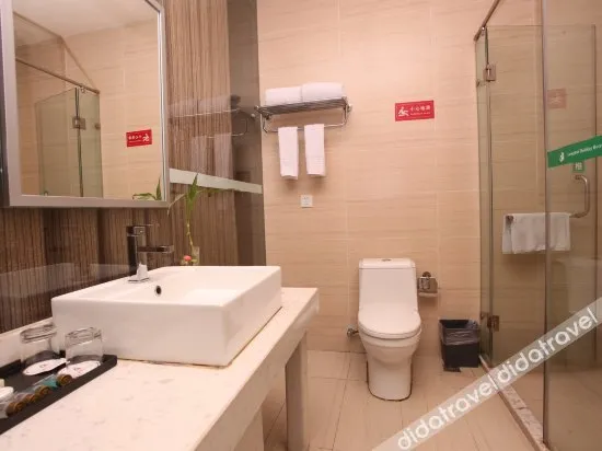 Chengdu Longhui Holiday Hotel (Huafu Avenue Subway Station)