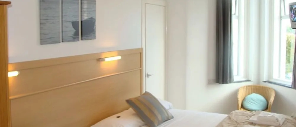 Bonnington Beach Hotel