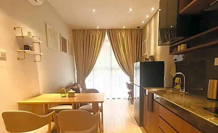 oxy suites G-01 at Shop House Meisterstadt Pollux Habibie