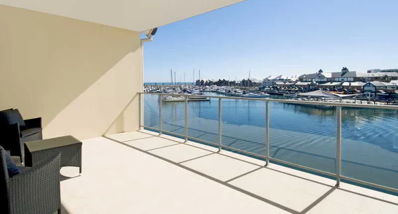 Dolphin Quay Apartment Hotel