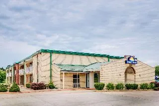 Days Inn by Wyndham Monett