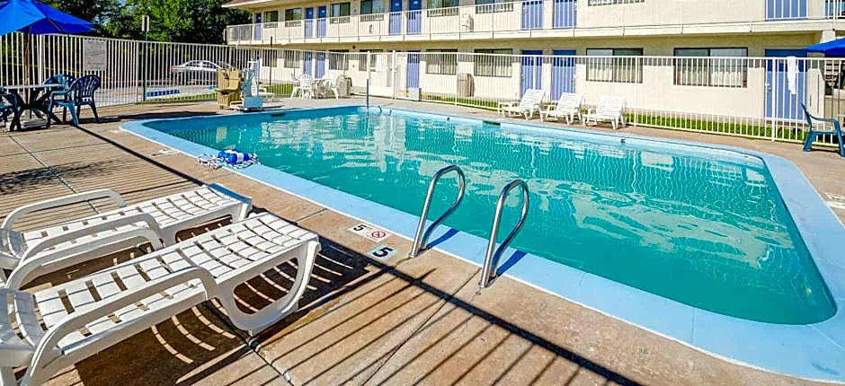 Motel 6 Thornton, CO