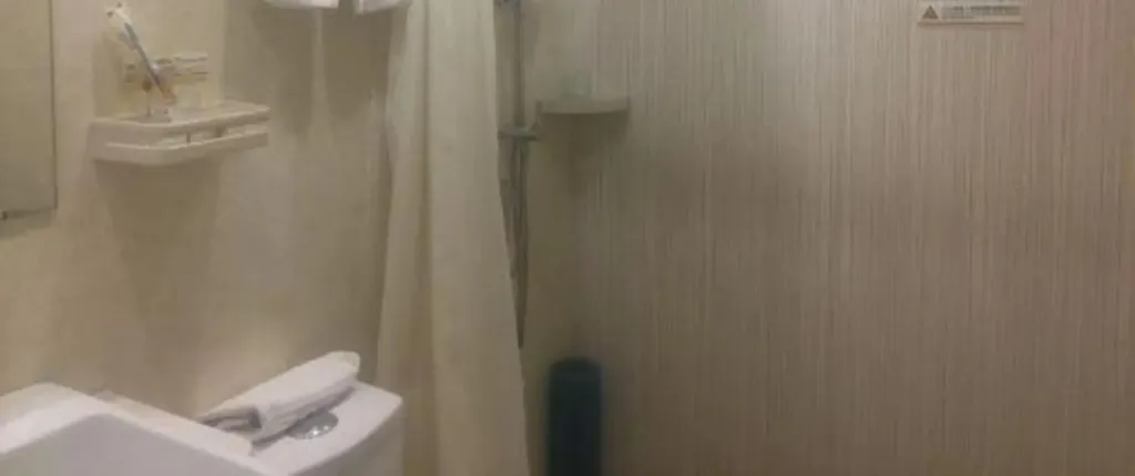 Super 8 Hotel (Shanghai Huyi Highway Shanghai University)